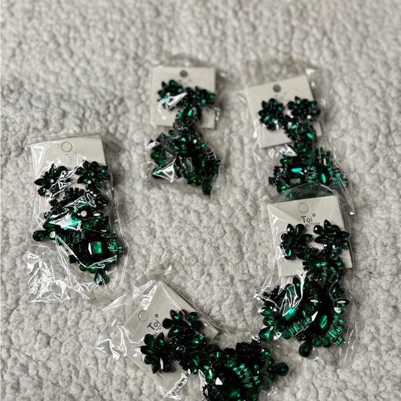 5  Emerald Green Earrings - Picture 1 of 4